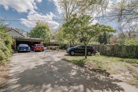 10906 Ashbury Avenue Cleveland OH 44106