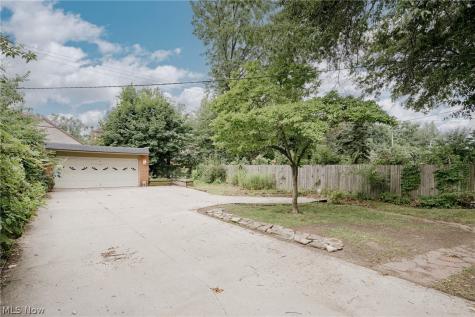 10906 Ashbury Avenue Cleveland OH 44106