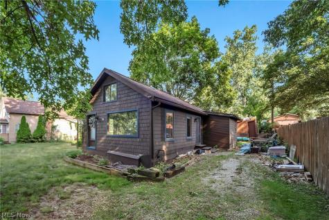 101 Radnor Avenue Coventry OH 44319