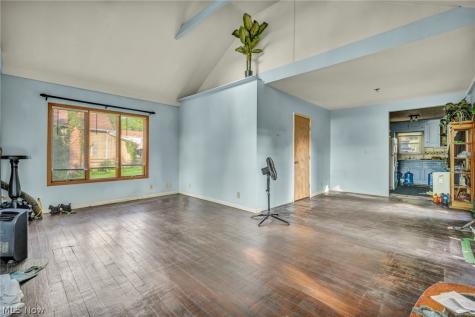 101 Radnor Avenue Coventry OH 44319