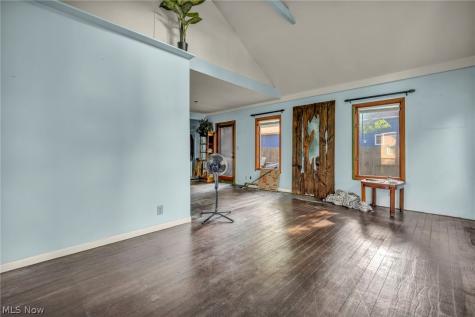 101 Radnor Avenue Coventry OH 44319