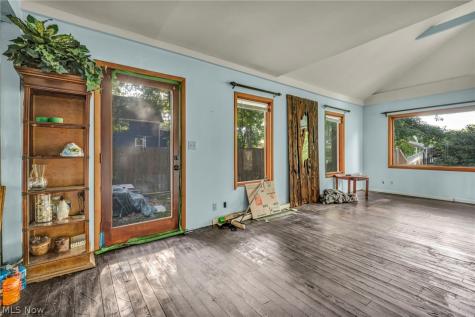 101 Radnor Avenue Coventry OH 44319
