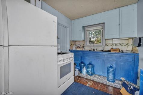 101 Radnor Avenue Coventry OH 44319