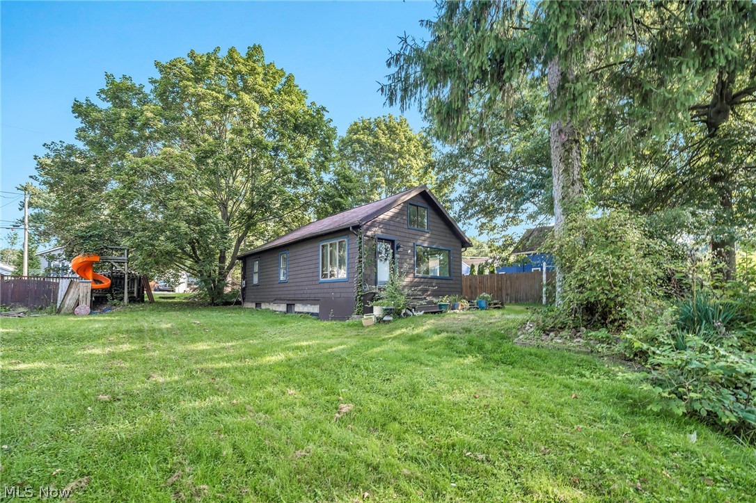 101 Radnor Avenue Coventry OH 44319