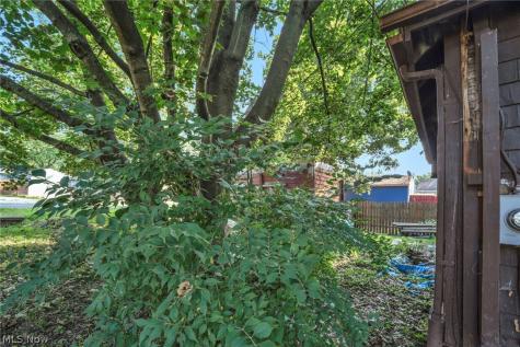 101 Radnor Avenue Coventry OH 44319