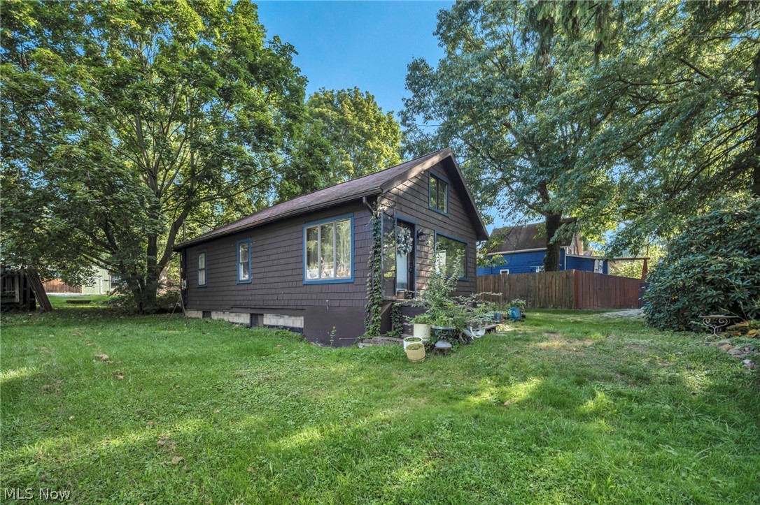 101 Radnor Avenue Coventry OH 44319