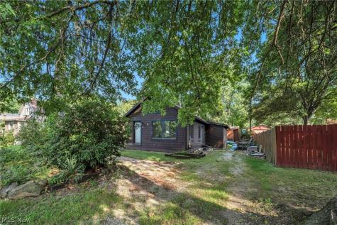 101 Radnor Avenue Coventry OH 44319