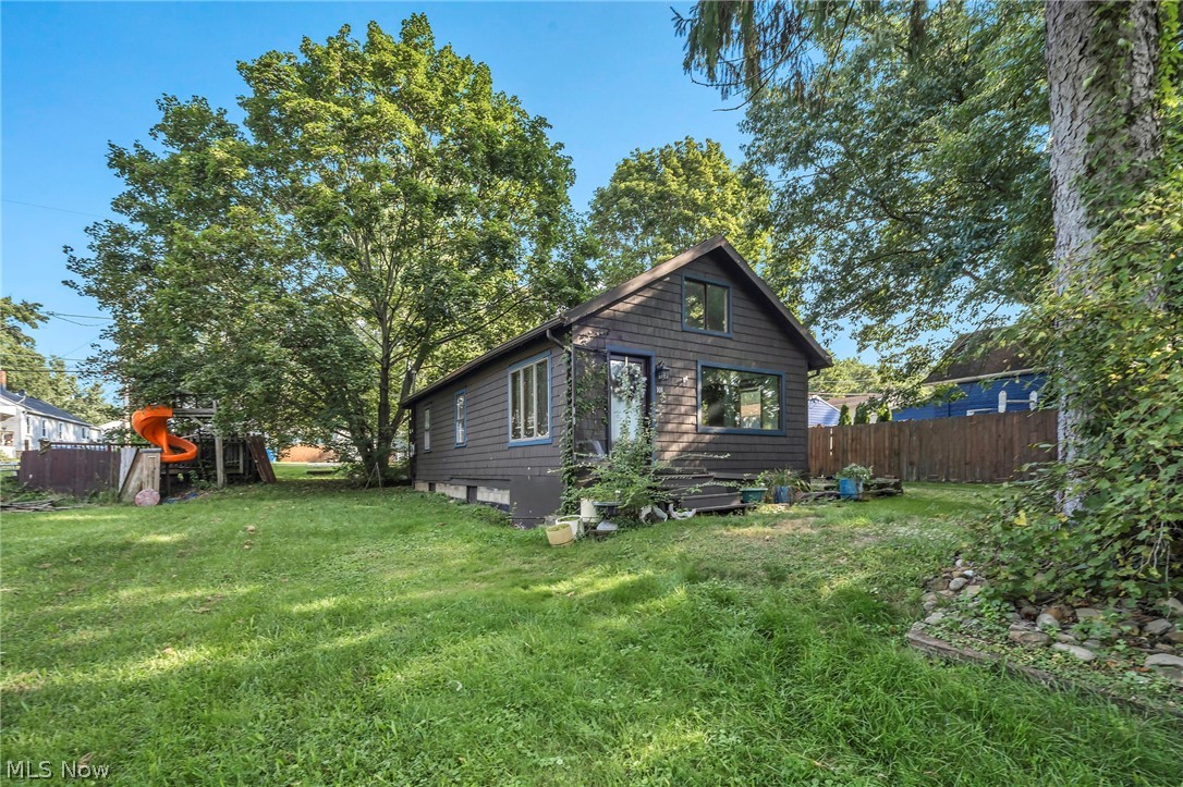 101 Radnor Avenue Coventry OH 44319