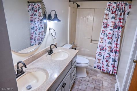 11371 Sagebrush Avenue NE Uniontown OH 44685