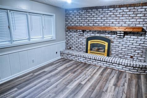 11371 Sagebrush Avenue NE Uniontown OH 44685