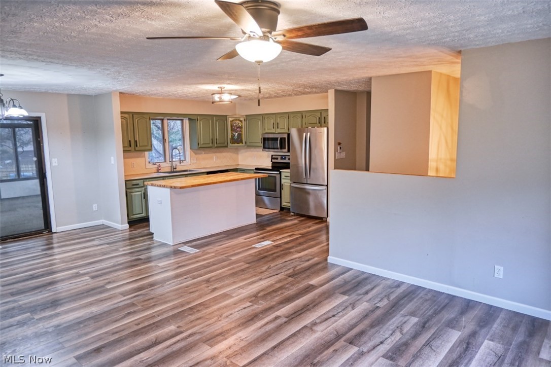 11371 Sagebrush Avenue NE Uniontown OH 44685