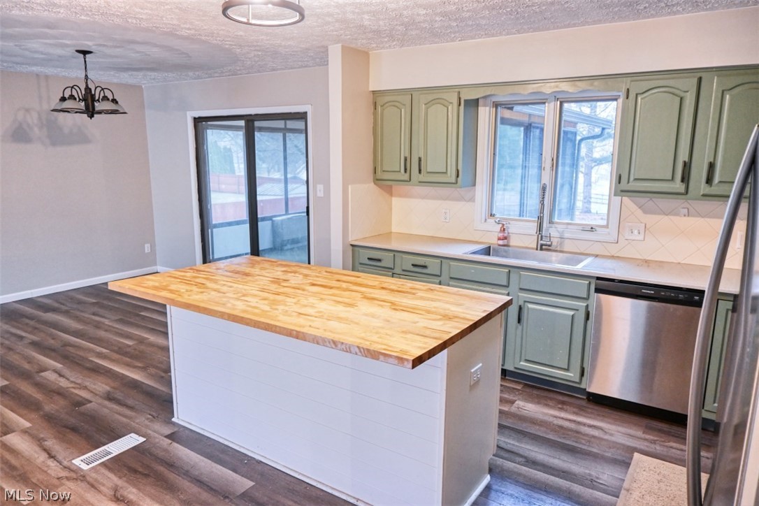 11371 Sagebrush Avenue NE Uniontown OH 44685