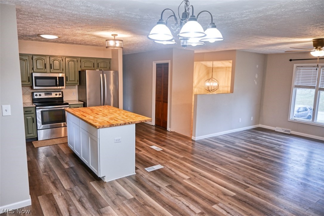 11371 Sagebrush Avenue NE Uniontown OH 44685