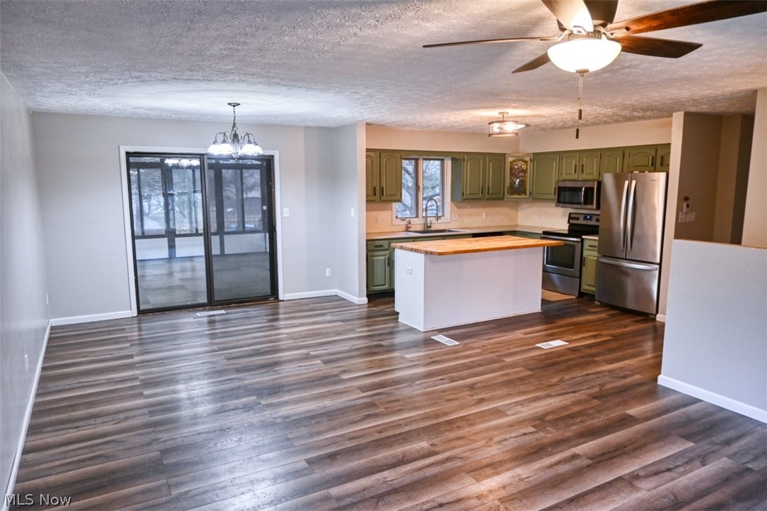 11371 Sagebrush Avenue NE Uniontown OH 44685