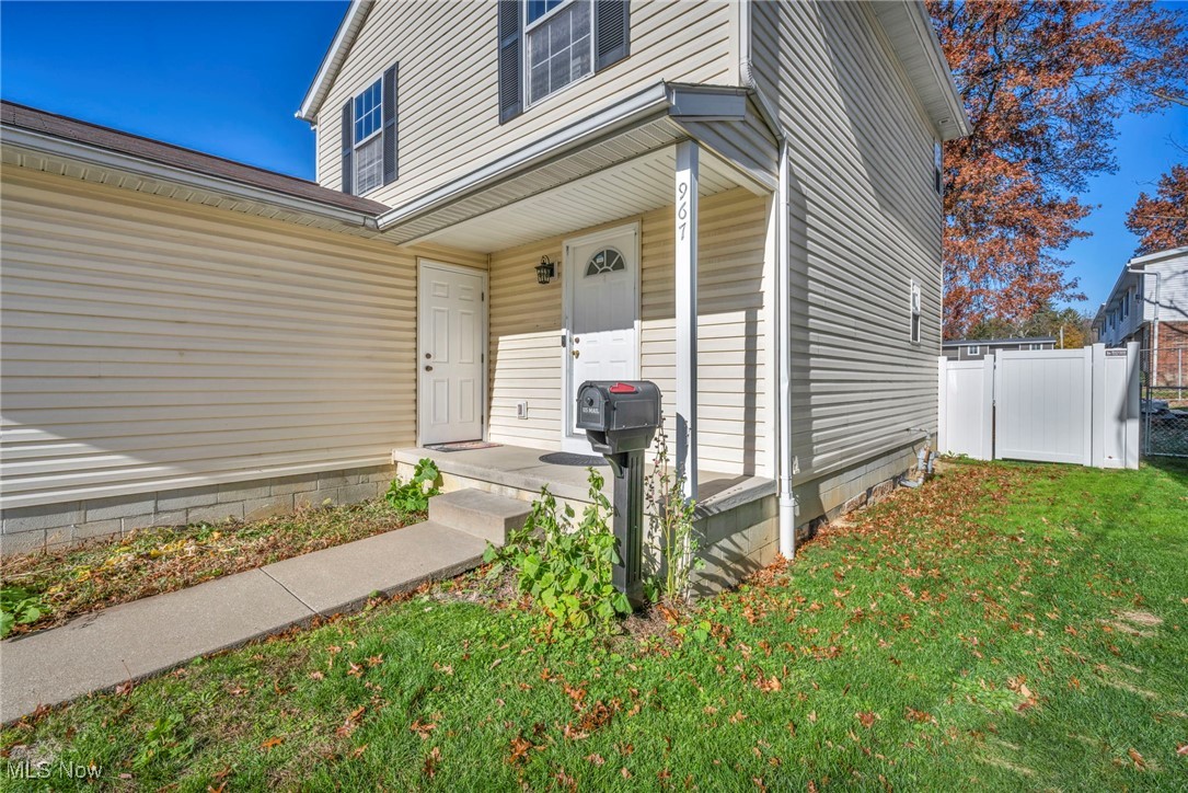 967 Russell Avenue Akron OH 44307