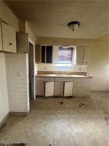 4549 Lee Road Cleveland OH 44128