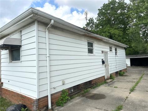 4549 Lee Road Cleveland OH 44128