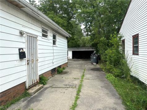 4549 Lee Road Cleveland OH 44128