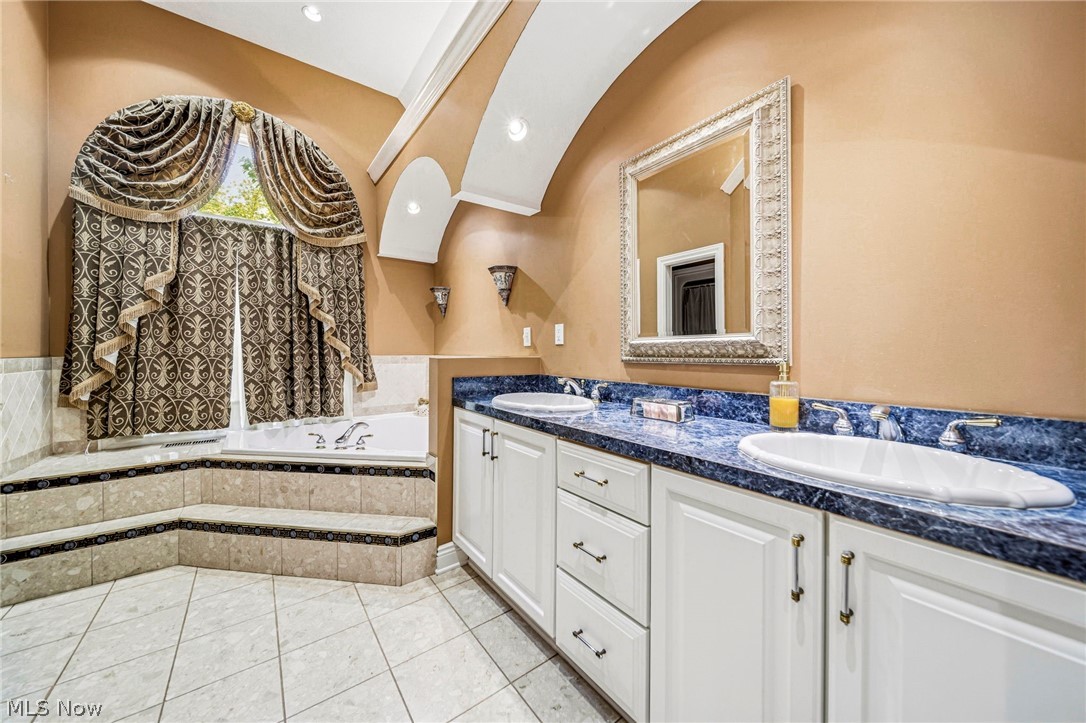 10600 Locust Grove Drive Chardon OH 44024