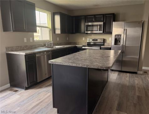 2677 Himelrigh Boulevard Barberton OH 44203