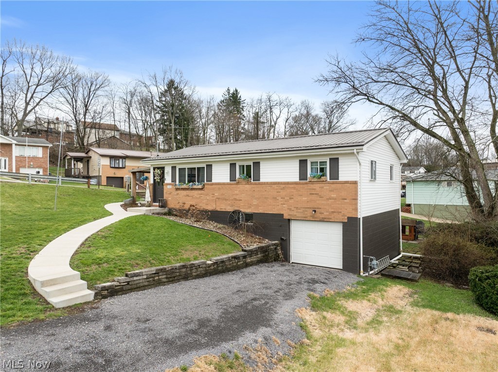112 Parkview Drive Wintersville OH 43953