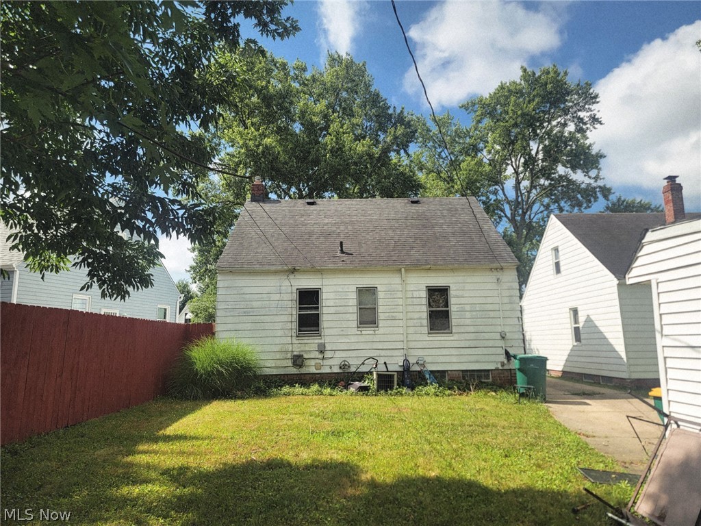 18305 Knoll Drive Maple Heights OH 44137