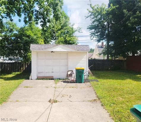 18305 Knoll Drive Maple Heights OH 44137