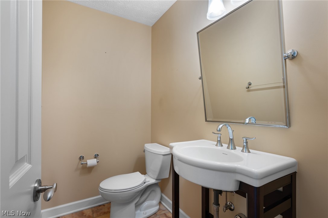 3834 Willow Run Westlake OH 44145