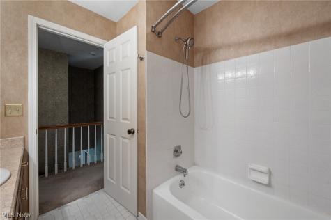 3834 Willow Run Westlake OH 44145