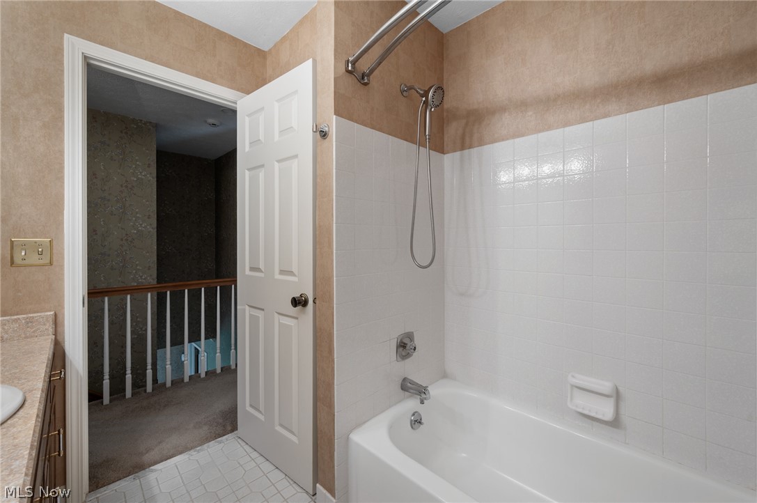 3834 Willow Run Westlake OH 44145