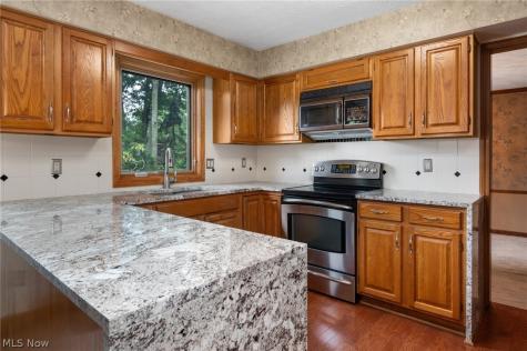 3834 Willow Run Westlake OH 44145