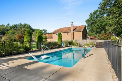 3834 Willow Run Westlake OH 44145