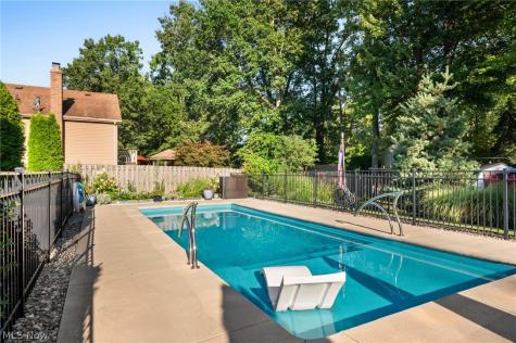 3834 Willow Run Westlake OH 44145