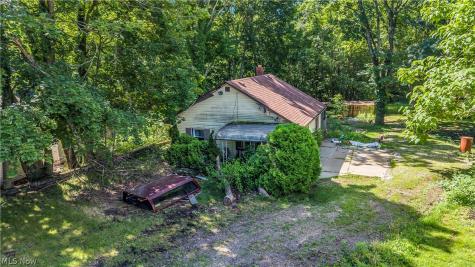 1664 Woods Road Akron OH 44306
