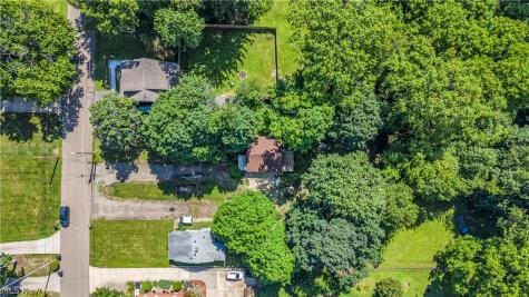 1664 Woods Road Akron OH 44306