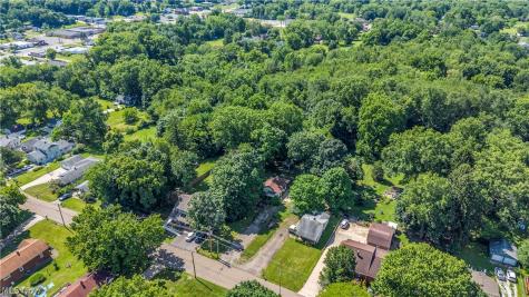 1664 Woods Road Akron OH 44306