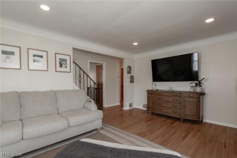 1297 Lander Road Mayfield Heights OH 44124