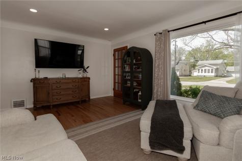 1297 Lander Road Mayfield Heights OH 44124