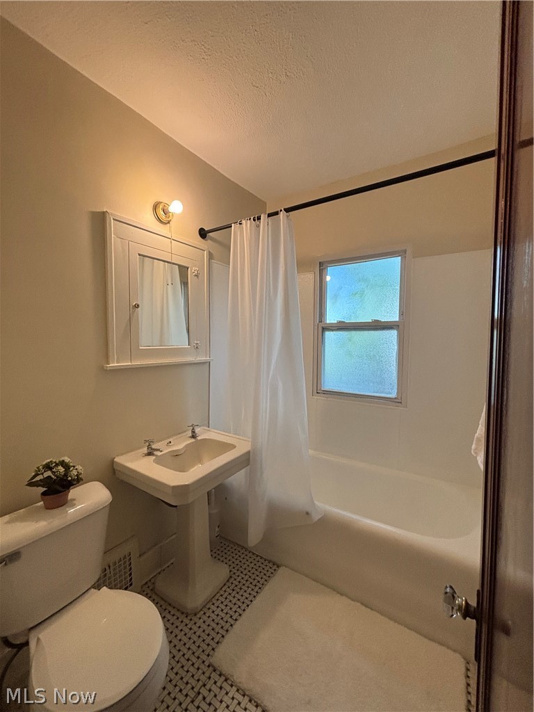 18309 Edgerton Road Cleveland OH 44119