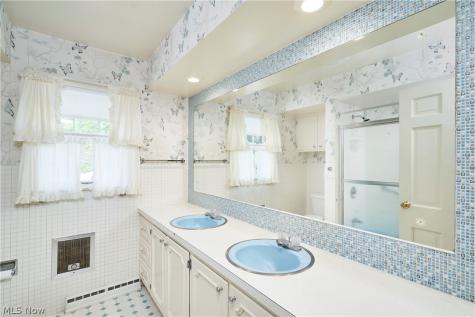 354 Tremont Road Akron OH 44313