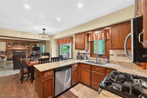 10178 Huntington Park Drive Strongsville OH 44136