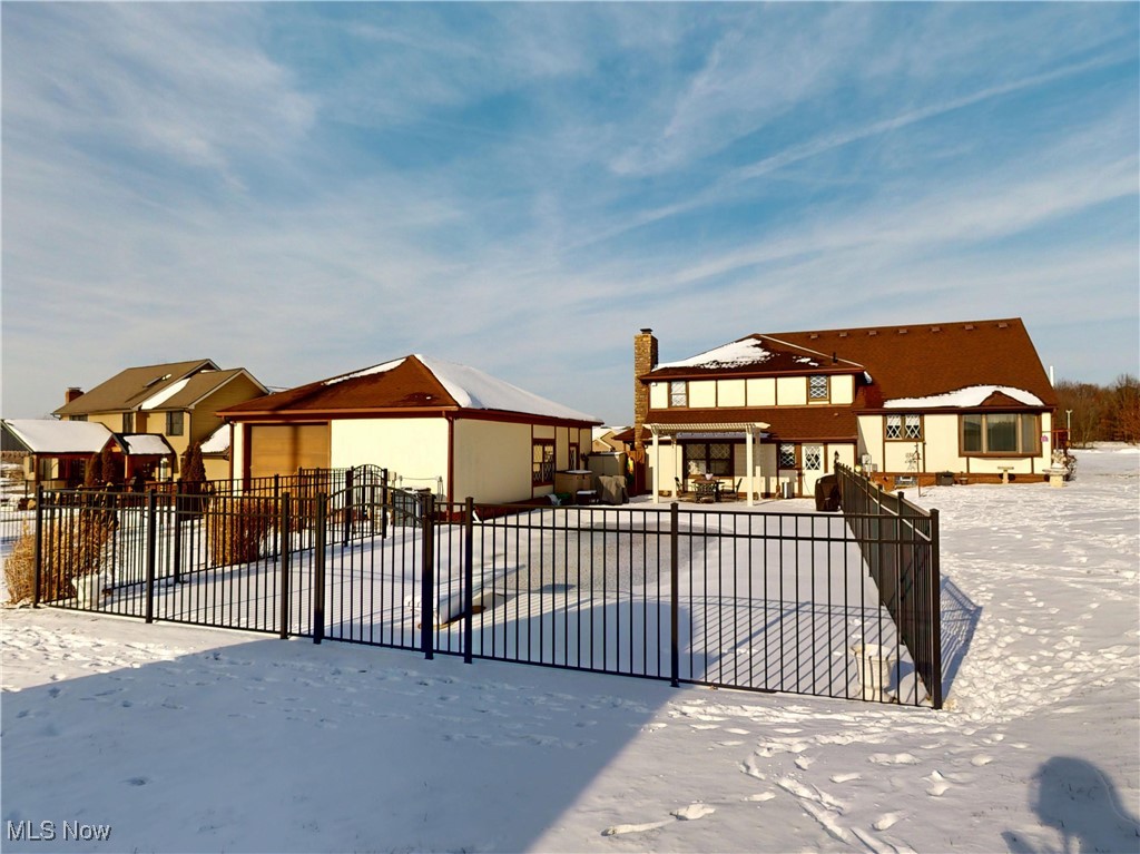 910 Canal Street Magnolia OH 44643