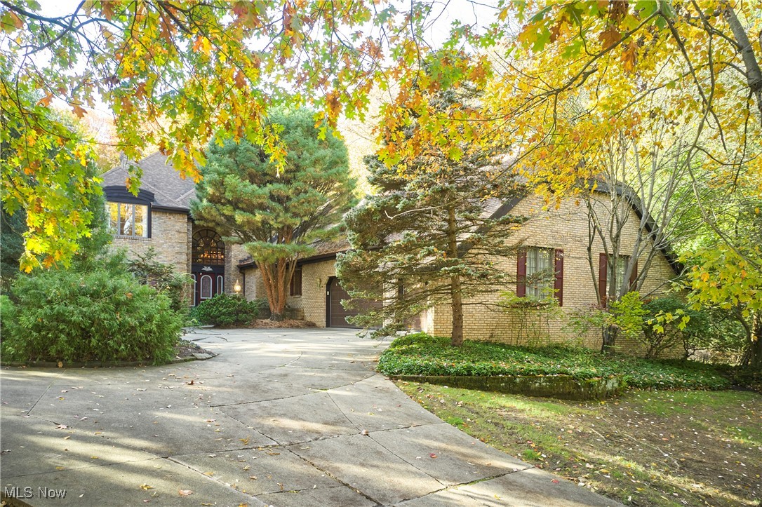 692 Pine Point Drive Akron OH 44333