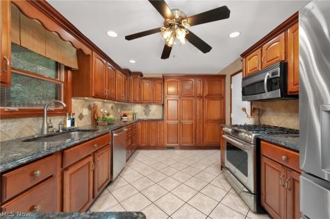 28206 N Park Drive North Olmsted OH 44070