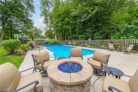 28206 N Park Drive North Olmsted OH 44070