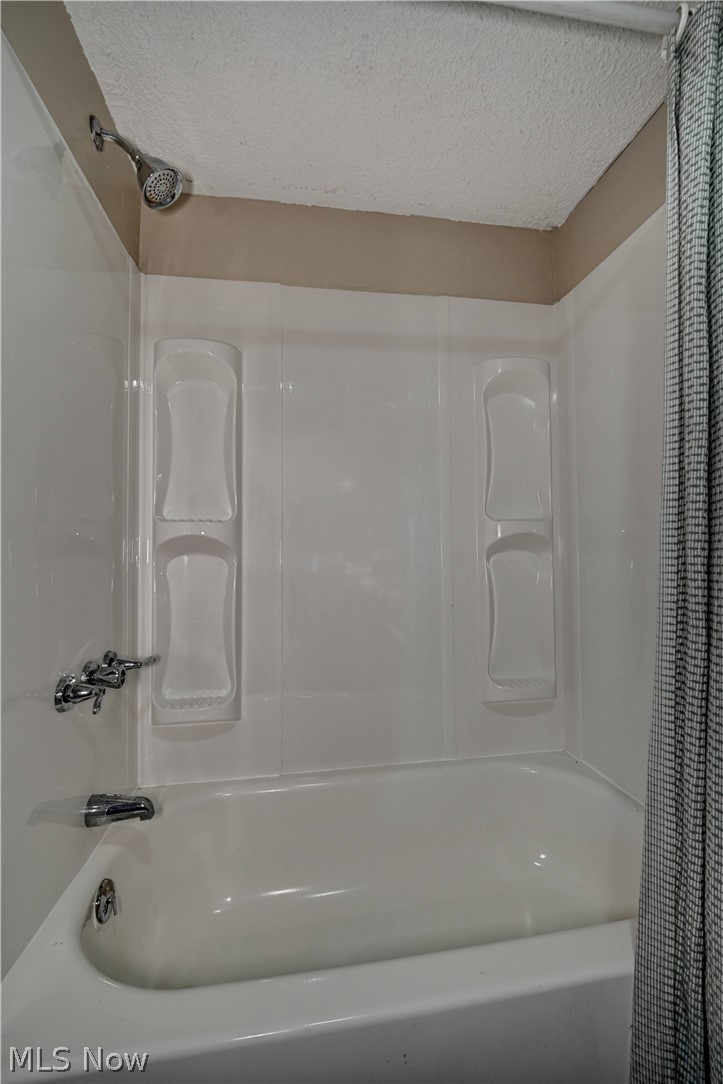 4747 Indian Hill Road SE Uhrichsville OH 44683