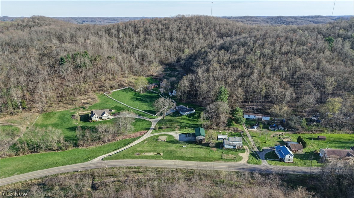 4747 Indian Hill Road SE Uhrichsville OH 44683