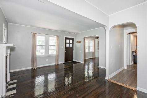 1516 Holmden Road South Euclid OH 44121
