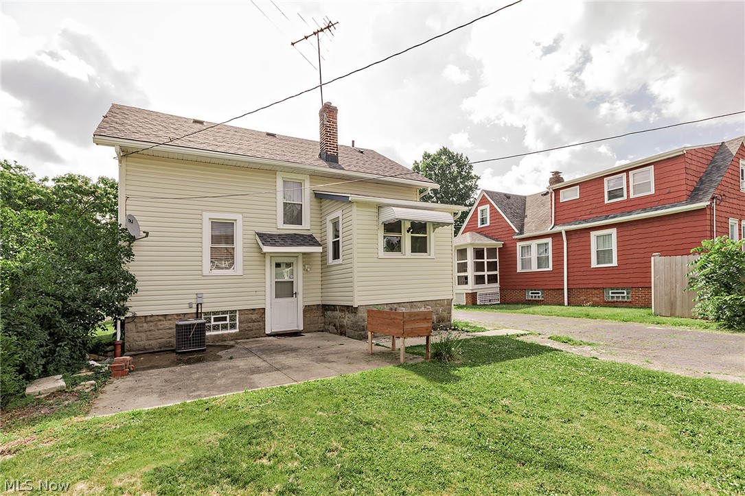 1516 Holmden Road South Euclid OH 44121