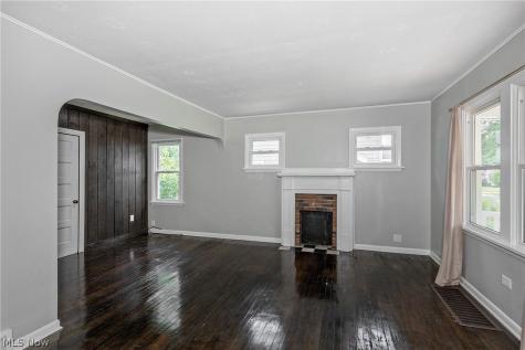 1516 Holmden Road South Euclid OH 44121